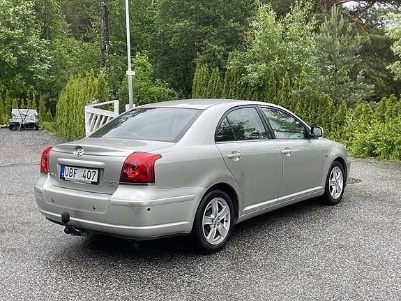 Toyota Avensis 4 of 5