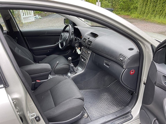 Toyota Avensis 12 of 19