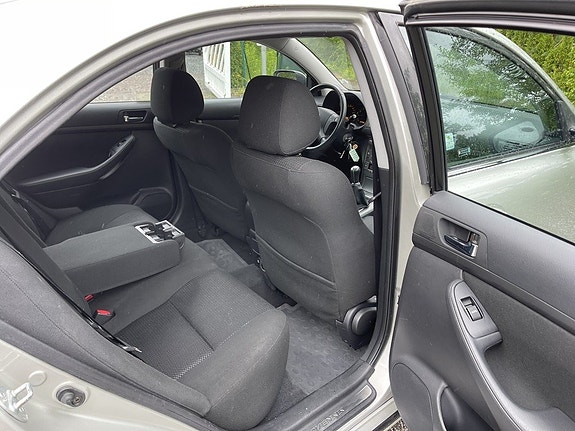 Toyota Avensis 14 of 19