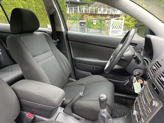 Toyota Avensis 10 of 19