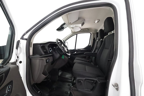 Ford Transit Custom 10 of 24