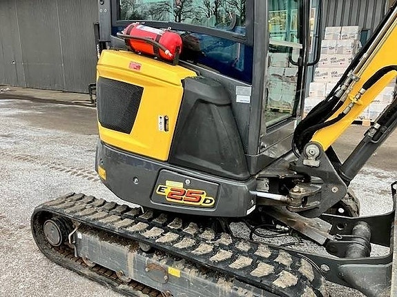 New Holland E 25 D 3 of 5