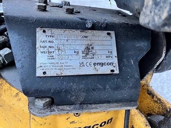 New Holland E 25 D 10 of 13