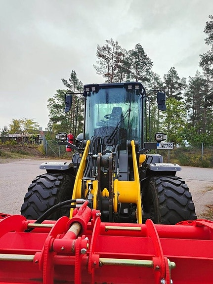 New Holland W 110 D 2 of 5