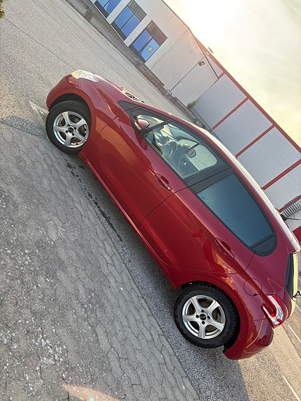 Peugeot 208 4 of 8