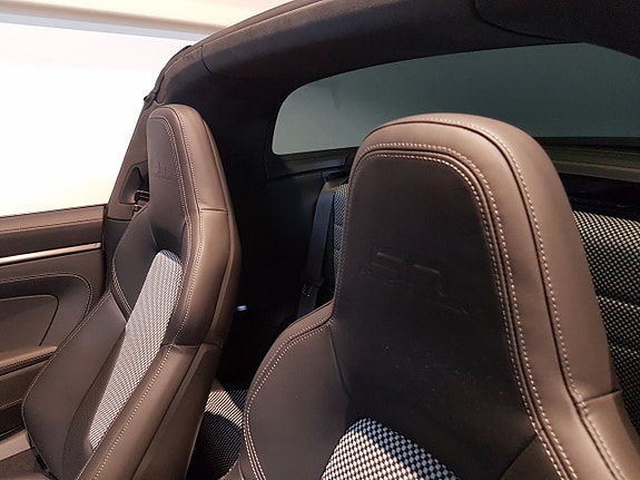 Porsche 911 Targa 4 GTS 10 of 16