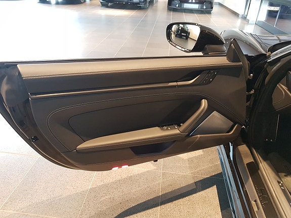 Porsche 911 Targa 4 GTS 7 of 16