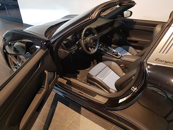 Porsche 911 Targa 4 GTS 6 of 16