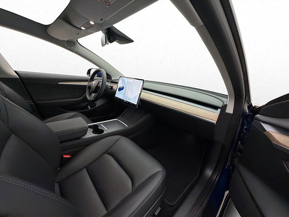 Tesla Model 3 15 of 30