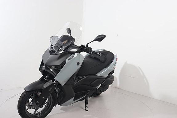 Yamaha X-MAX300 TECHMAX 4 of 5