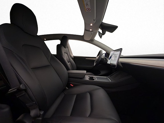 Tesla Model Y 11 of 30
