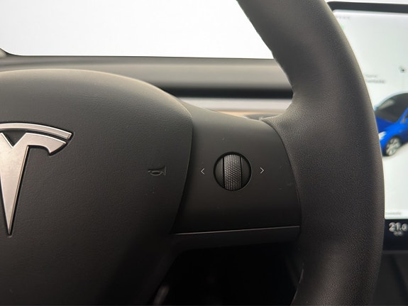 Tesla Model Y 20 of 30