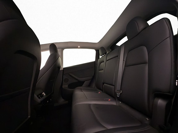 Tesla Model Y 17 of 30