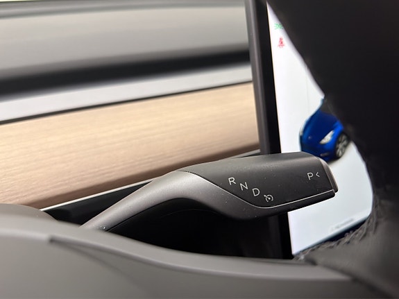 Tesla Model Y 27 of 30