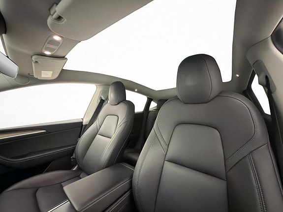Tesla Model Y 14 of 30