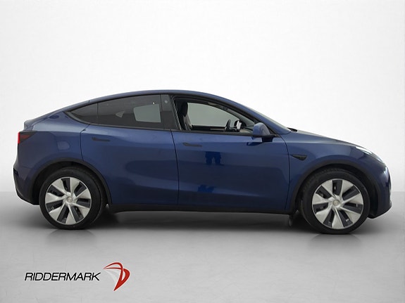 Tesla Model Y 8 of 30