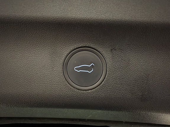 Tesla Model Y 26 of 30