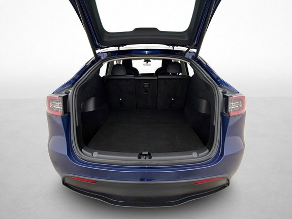 Tesla Model Y 9 of 30