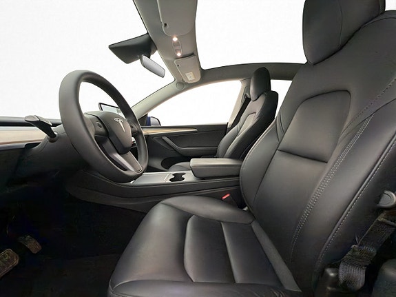 Tesla Model Y 13 of 30
