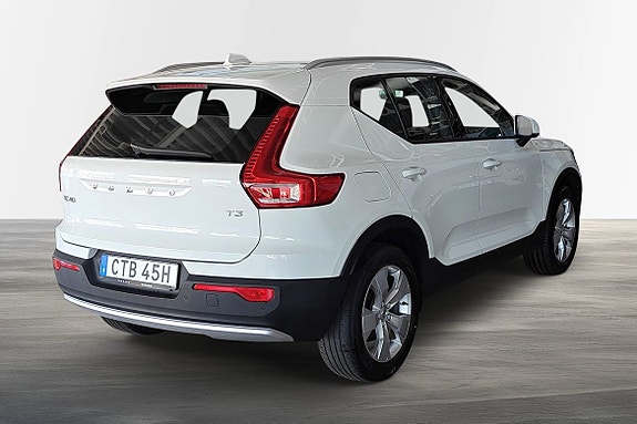 Volvo XC40 3 of 5