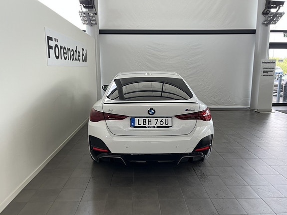 BMW i4 13 of 15