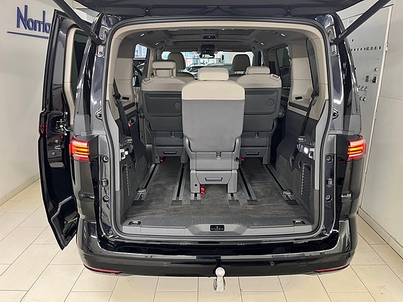Volkswagen Multivan 7 of 10