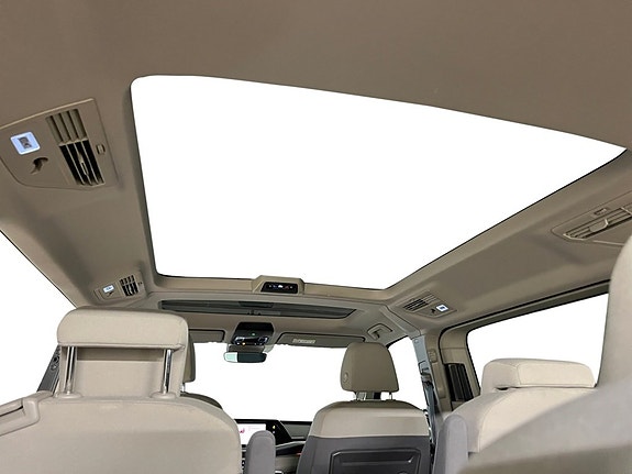 Volkswagen Multivan 8 of 10