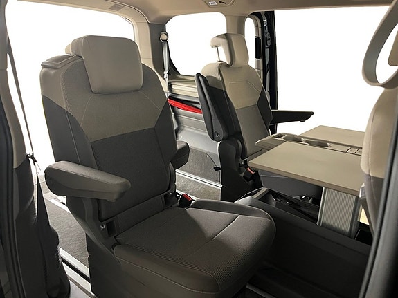 Volkswagen Multivan 9 of 10