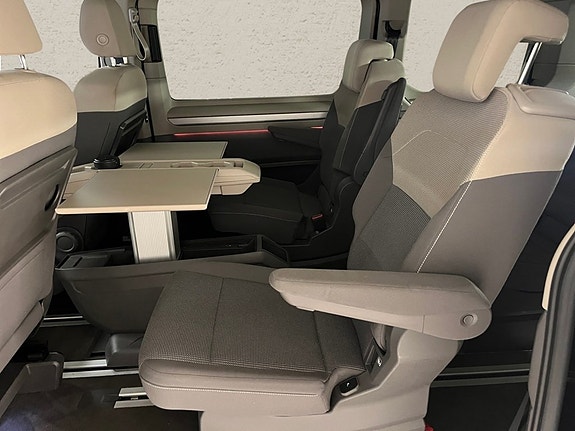 Volkswagen Multivan 6 of 10