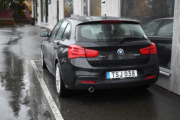BMW 118d 2 of 5