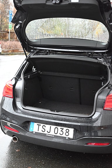 BMW 118d 3 of 5