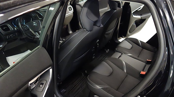 Volvo V40 12 of 13