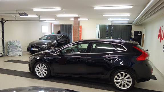 Volvo V40 4 of 5