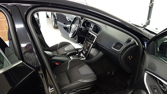 Volvo V40 11 of 13