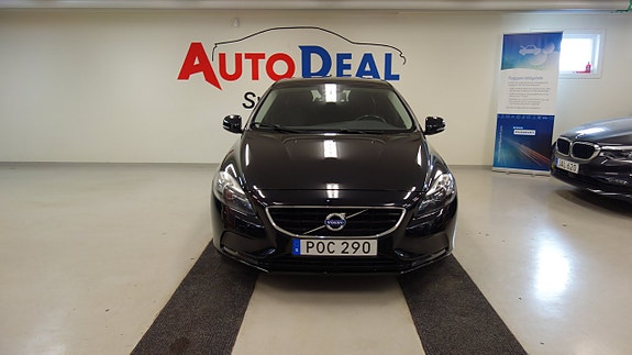 Volvo V40 2 of 5