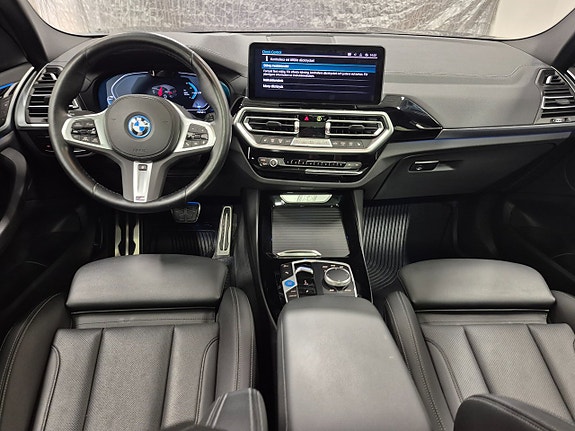 BMW iX3 6 of 11