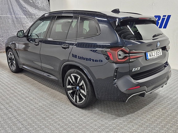 BMW iX3 5 of 11