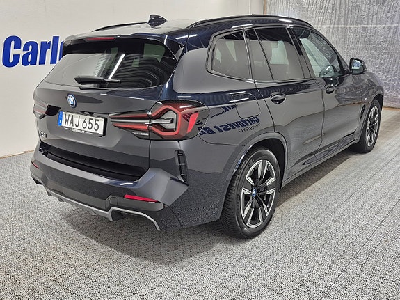 BMW iX3 4 of 11