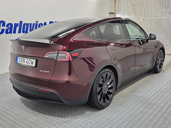 Tesla Model Y 4 of 9