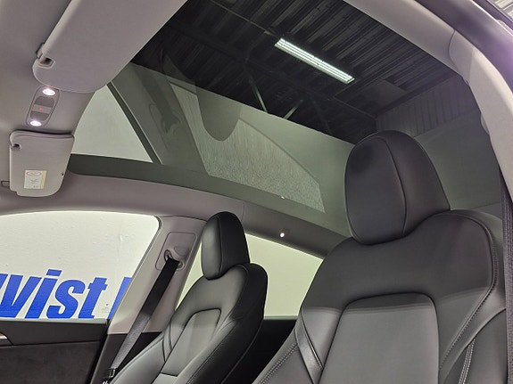 Tesla Model Y 7 of 9