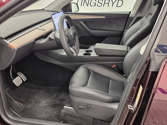 Tesla Model Y 2 of 9