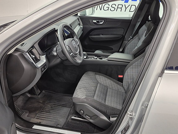 Volvo XC60 2 of 11
