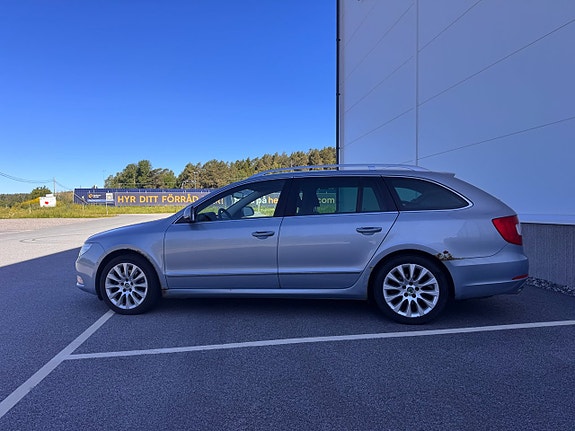 Skoda Superb 2 of 5