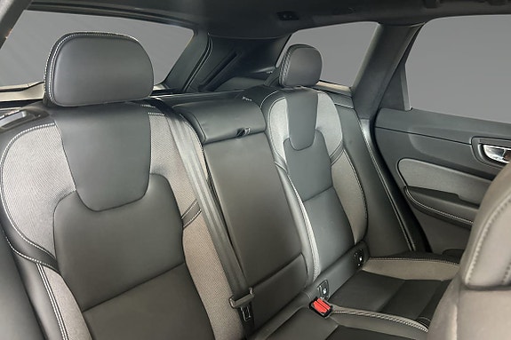 Volvo XC60 11 of 30