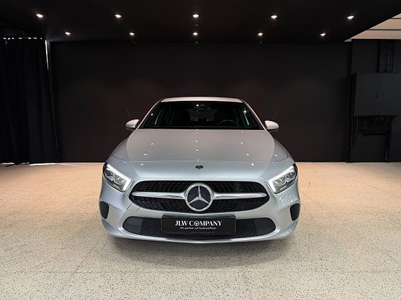 Mercedes-Benz A200 2 of 5