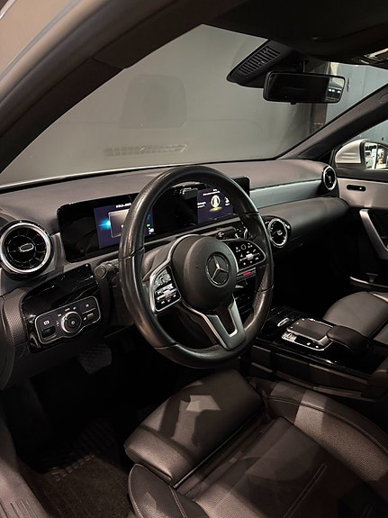 Mercedes-Benz A200 11 of 16