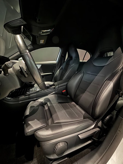 Mercedes-Benz A200 10 of 16