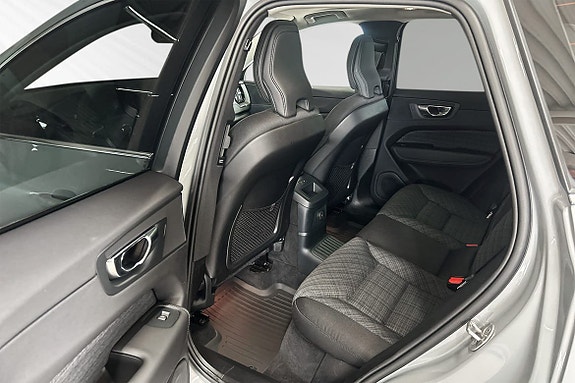 Volvo XC60 8 of 30