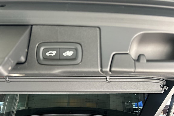 Volvo XC60 16 of 30