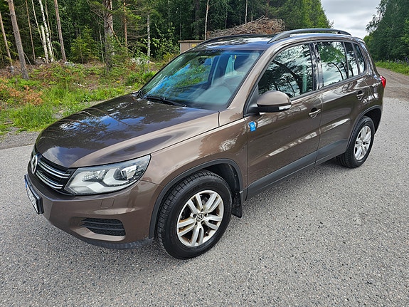Volkswagen Tiguan 2 of 5